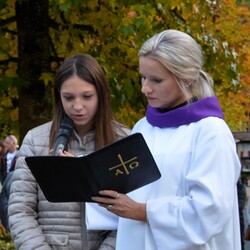 Lena Krenn und Pastoralreferentin Ines Kvar